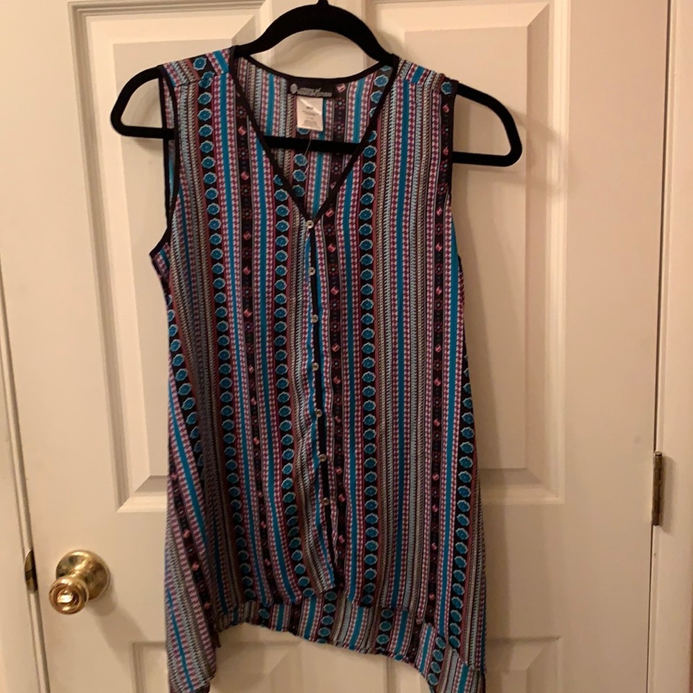 NWT Small Designer Longer Top. Flowing